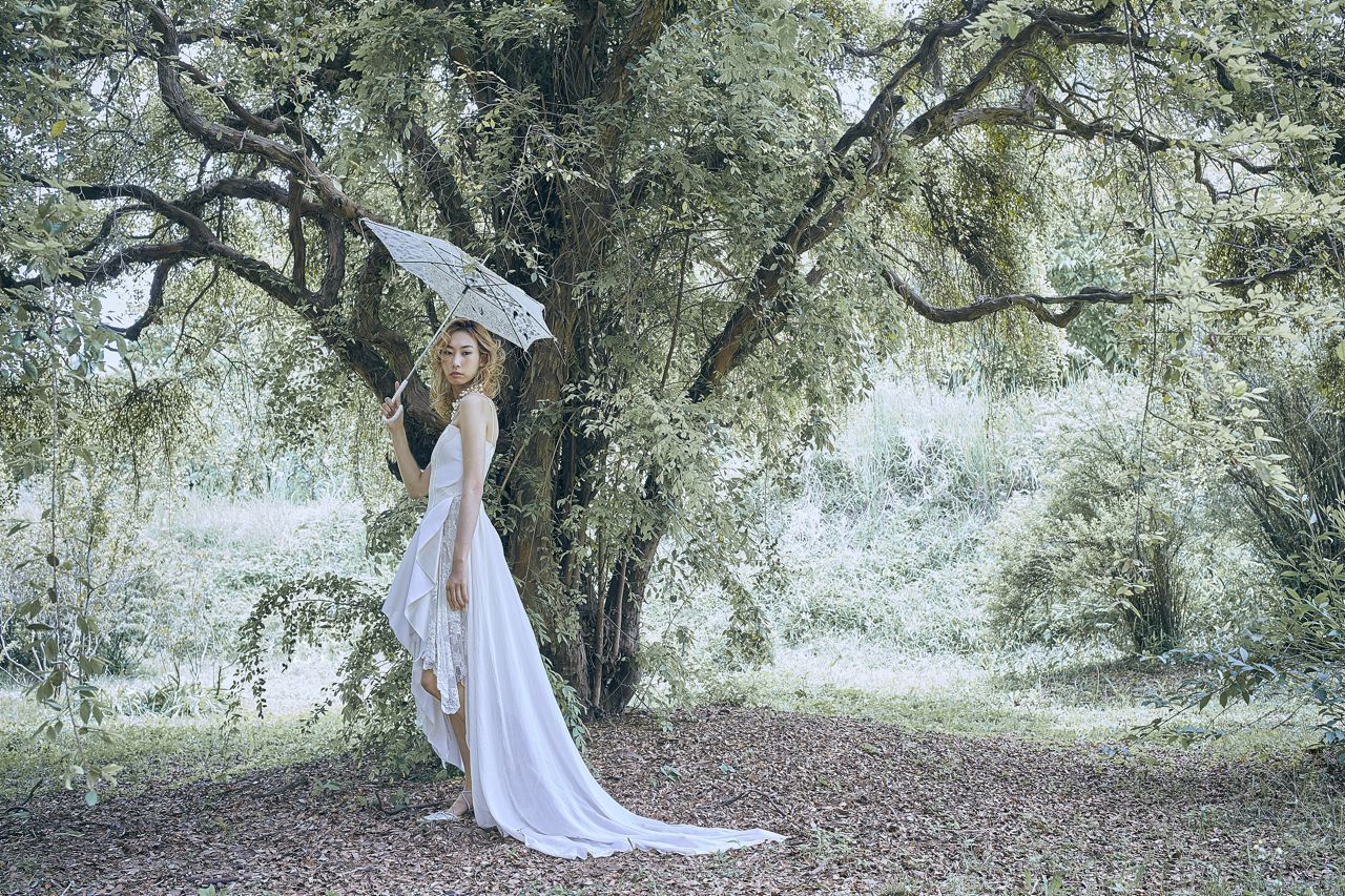 MEDAA, ドレス着用イメージ — photo: Rui Okazaki, model: Megumi Itakura